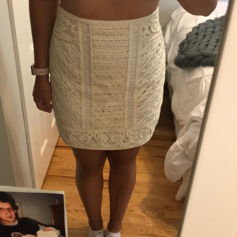 H&M off-White skirt